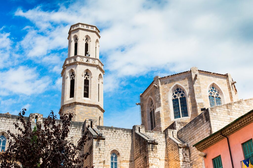 Torre Iglesia de San Pedro en Figueres Girona